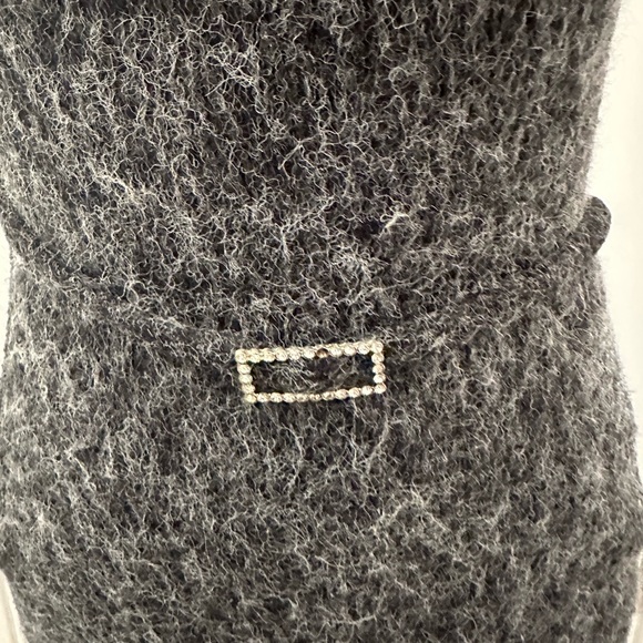 Elegant Gray Sleeveless Turtleneck Dress - Picture 8 of 8